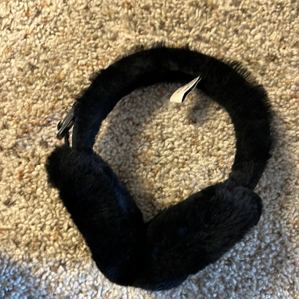 UGG headphone earmuffs never worn. Just needs an AUX cord to plug in